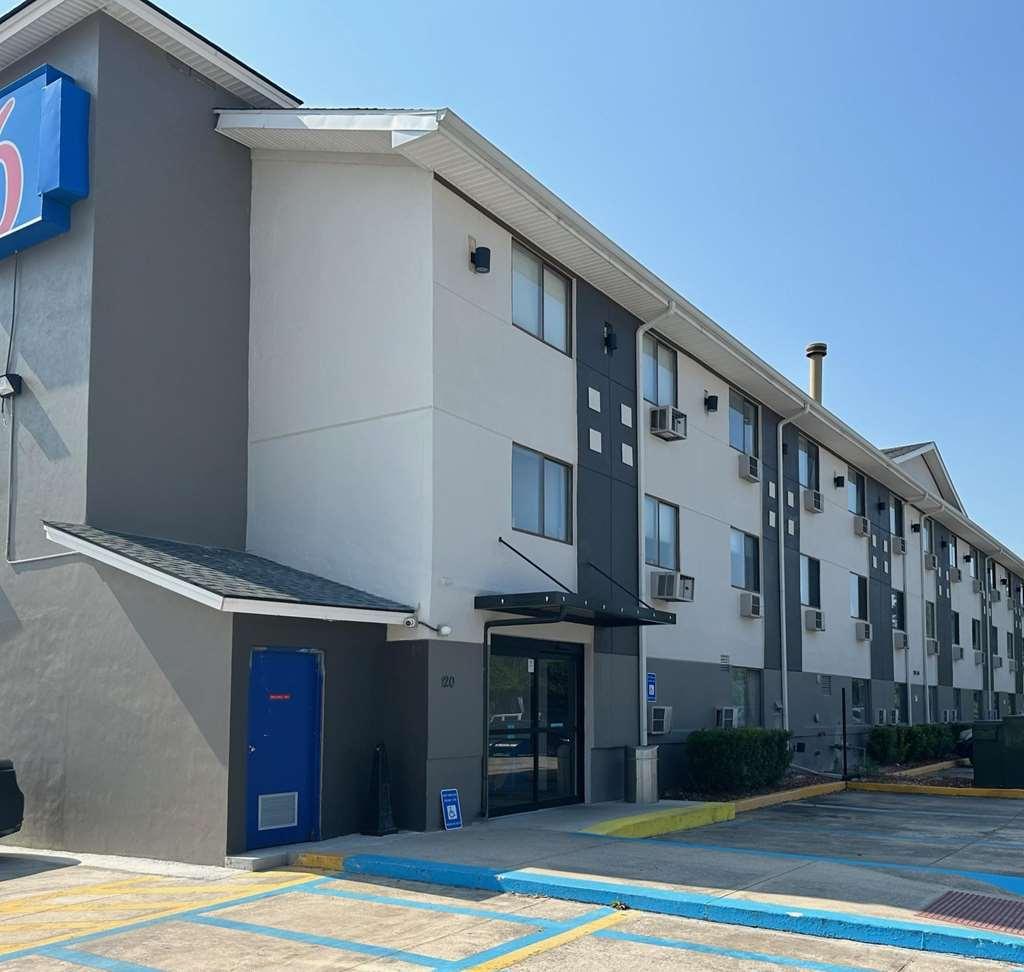 Motel 6 - Newest - Ultra Sparkling Approved - Chiropractor Approved Beds - New Elevator - Robotic Massages - New 2023 Amenities - New Rooms - New Flat Screen Tvs - All American Staff - Walk To Longhorn Steakhouse And Ruby Tuesday - Book Today And Sav Kingsland Εξωτερικό φωτογραφία