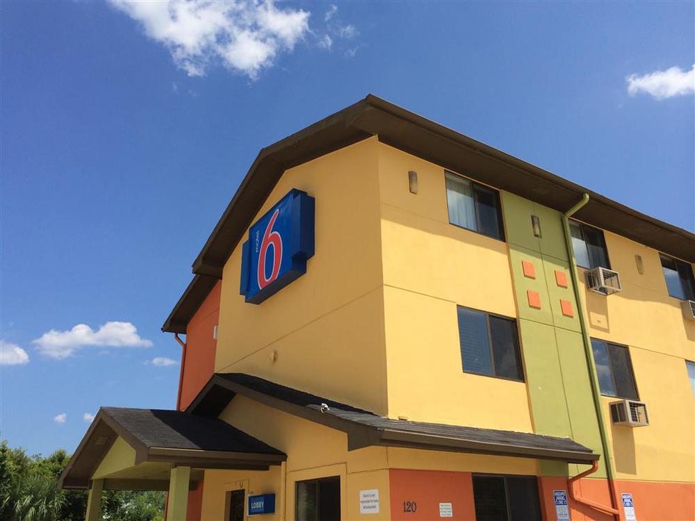 Motel 6 - Newest - Ultra Sparkling Approved - Chiropractor Approved Beds - New Elevator - Robotic Massages - New 2023 Amenities - New Rooms - New Flat Screen Tvs - All American Staff - Walk To Longhorn Steakhouse And Ruby Tuesday - Book Today And Sav Kingsland Εξωτερικό φωτογραφία